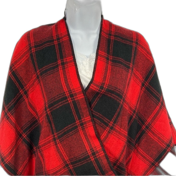 Cato Cape OS Red + Black Oversized Tartan Plaid Cape Acrylic Ties at Waist Warm - Picture 3 of 8